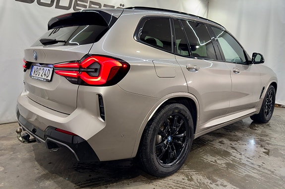 BMW iX3 6 of 30