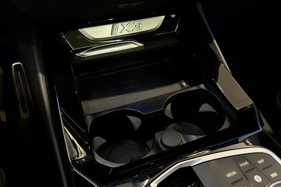 BMW iX3 25 of 30