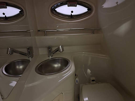 Sea Ray 240 Sundancer Mercruiser 5,0 MPI 260hk - 2007 12 of 12