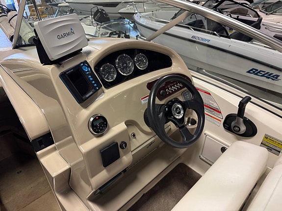 Sea Ray 240 Sundancer Mercruiser 5,0 MPI 260hk - 2007 9 of 12