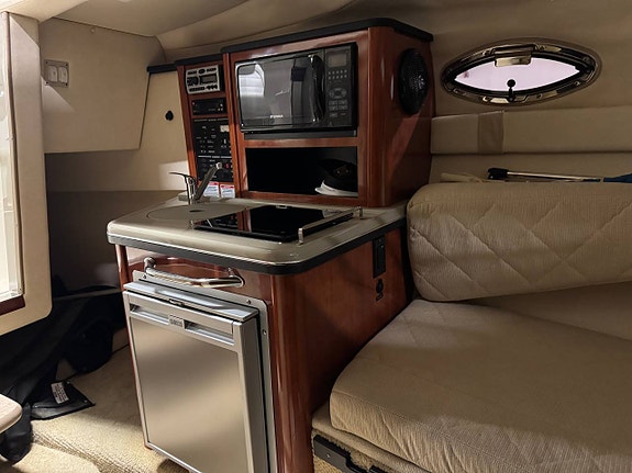 Sea Ray 240 Sundancer Mercruiser 5,0 MPI 260hk - 2007 11 of 12