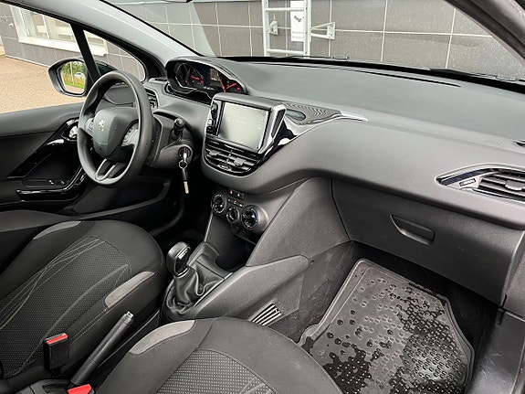 Peugeot 208 9 of 25