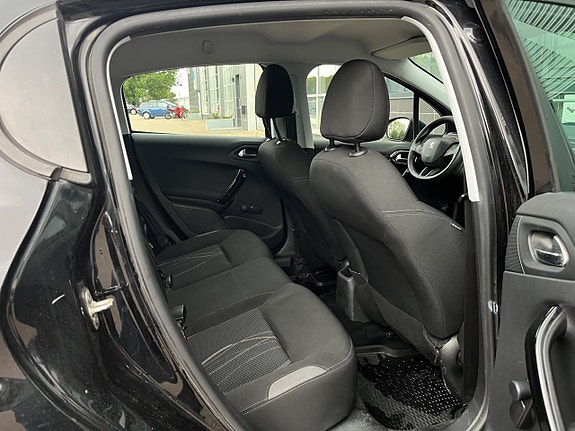 Peugeot 208 24 of 25