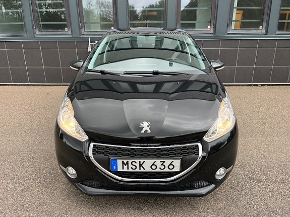 Peugeot 208 2 of 25