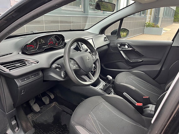 Peugeot 208 12 of 25