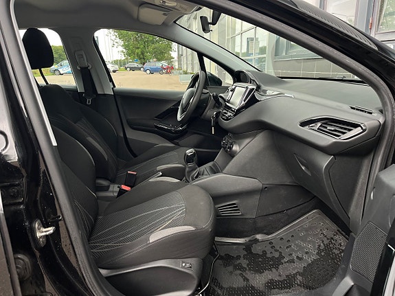 Peugeot 208 8 of 25
