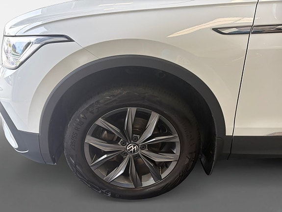Volkswagen Tiguan Allspace 14 of 18