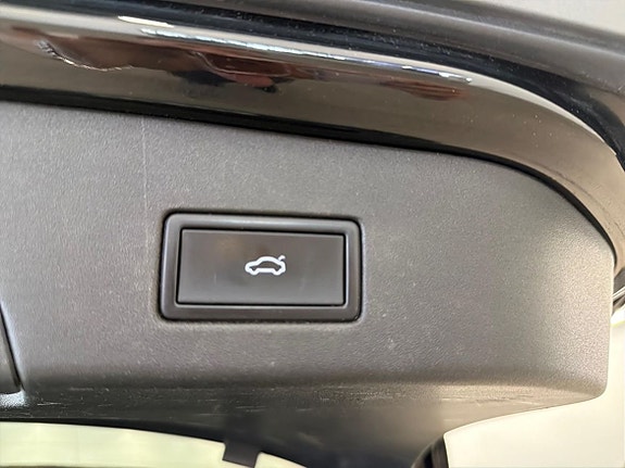 Volkswagen ID.4 GTX 19 of 21