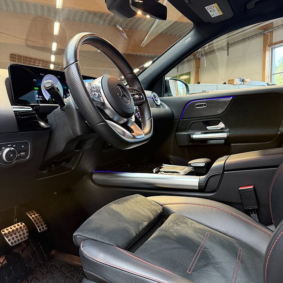 Mercedes-Benz GLA250 e 8 of 11