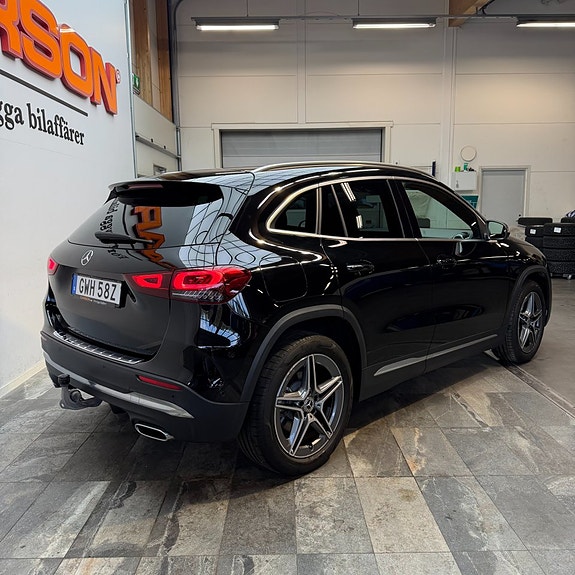 Mercedes-Benz GLA250 e 4 of 11