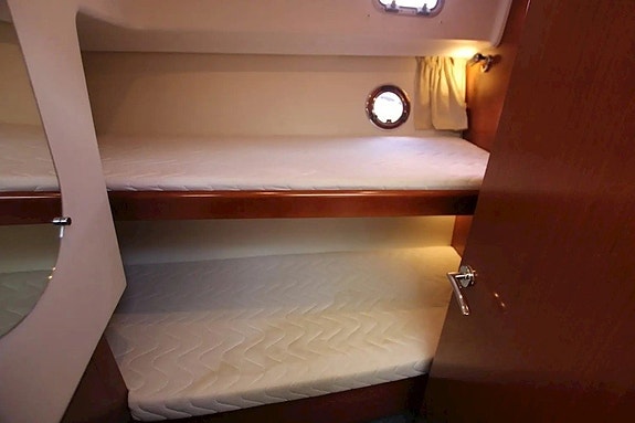 Beneteau Swift Trawler 34 FB 20 of 30