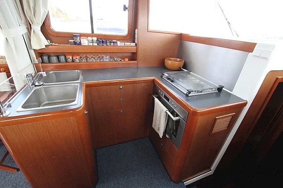 Beneteau Swift Trawler 34 FB 11 of 30