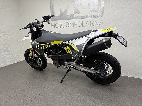 HUSKVARNA 701 Supermoto 11 of 15