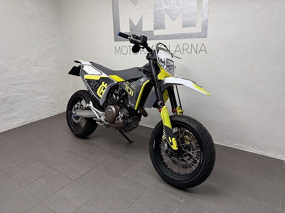 HUSKVARNA 701 Supermoto 5 of 15