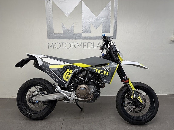 HUSKVARNA 701 Supermoto 2 of 15