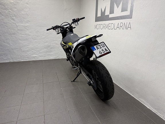 HUSKVARNA 701 Supermoto 13 of 15