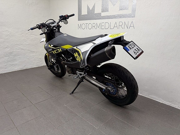 HUSKVARNA 701 Supermoto 12 of 15