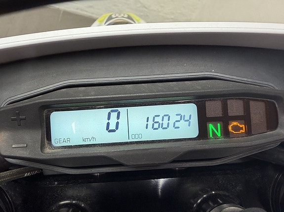 HUSKVARNA 701 Supermoto 7 of 15