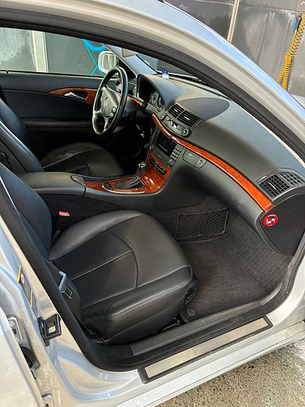 Mercedes-Benz E200 6 of 9