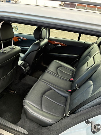 Mercedes-Benz E200 8 of 9
