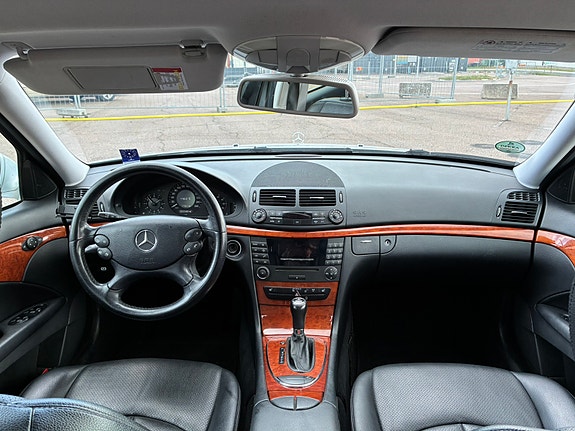 Mercedes-Benz E200 5 of 9
