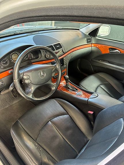 Mercedes-Benz E200 7 of 9