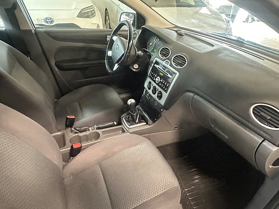 Ford Focus 8 of 13
