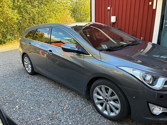 Hyundai i40 2 of 6
