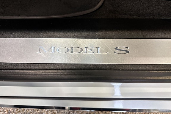 Tesla Model S 14 of 14