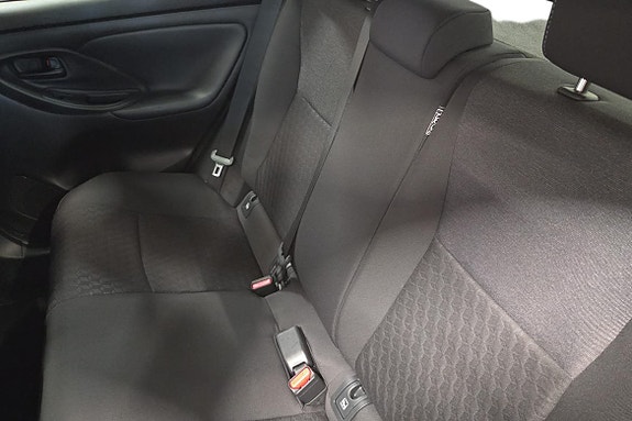 Toyota Yaris 15 of 20