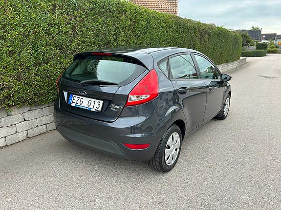 Ford Fiesta 2 of 10