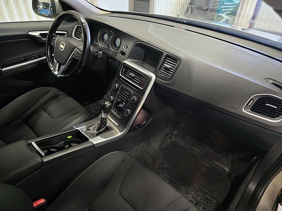 Volvo V60 8 of 23