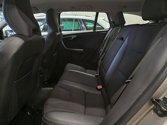 Volvo V60 9 of 23