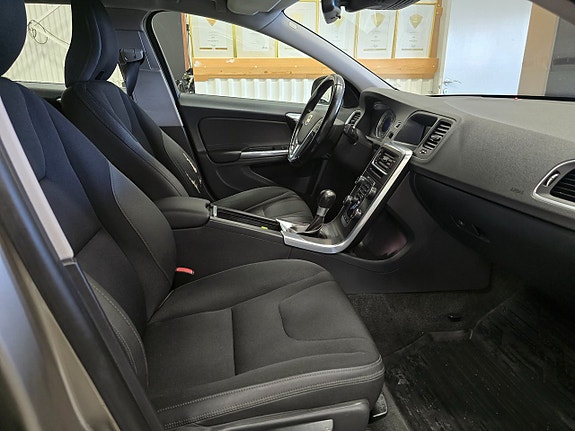 Volvo V60 7 of 23