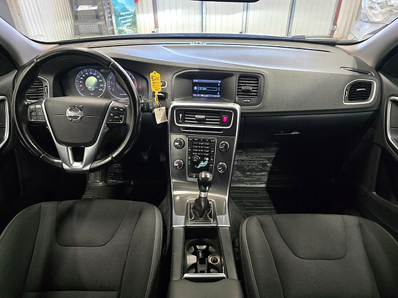 Volvo V60 11 of 23