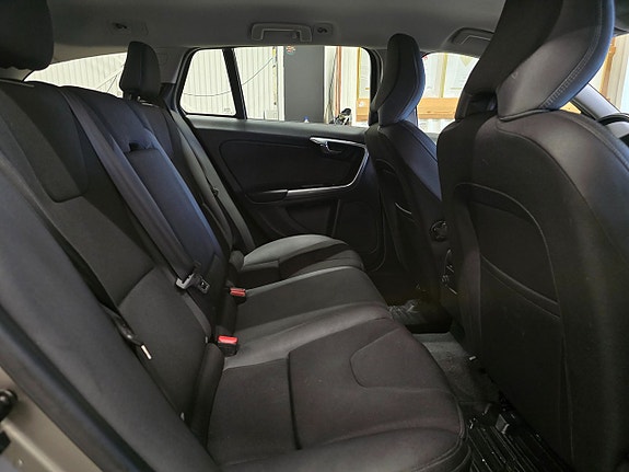 Volvo V60 10 of 23