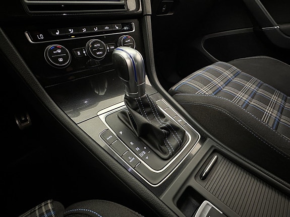 Volkswagen Golf I 19 of 22
