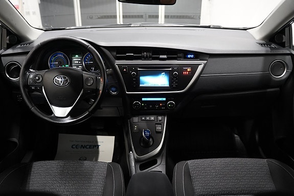 Toyota Auris 8 of 18