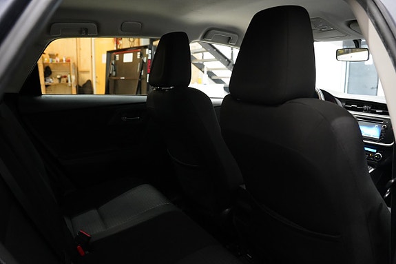 Toyota Auris 17 of 18