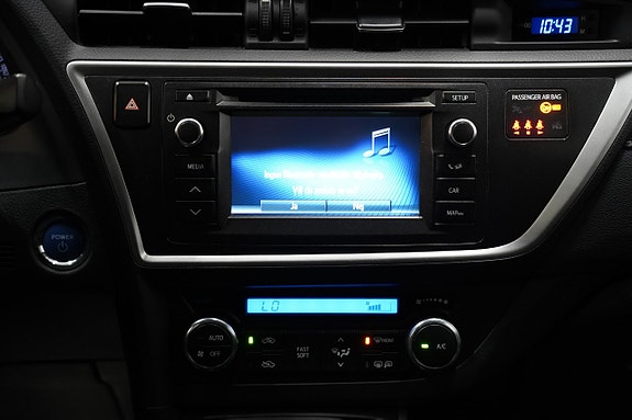 Toyota Auris 12 of 18