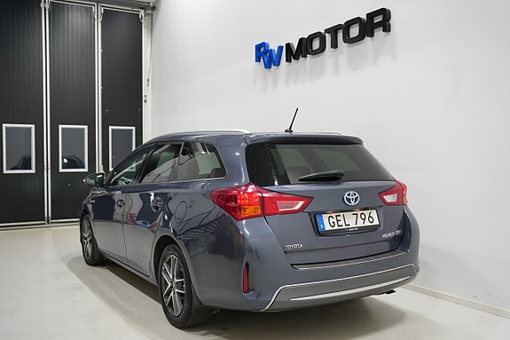 Toyota Auris 4 of 18