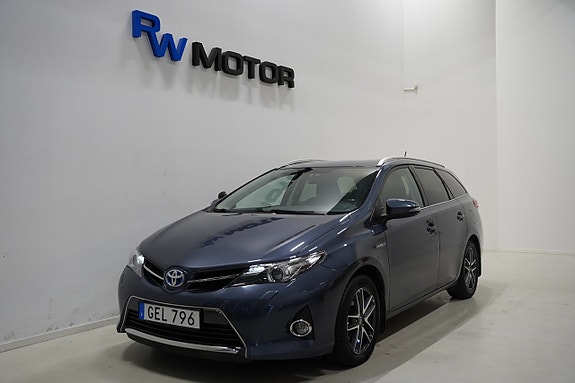 Toyota Auris 2 of 18