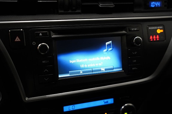 Toyota Auris 13 of 18