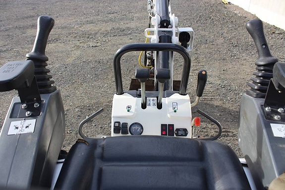 Minigrävare Bobcat E10 tiltfäste 7 of 11