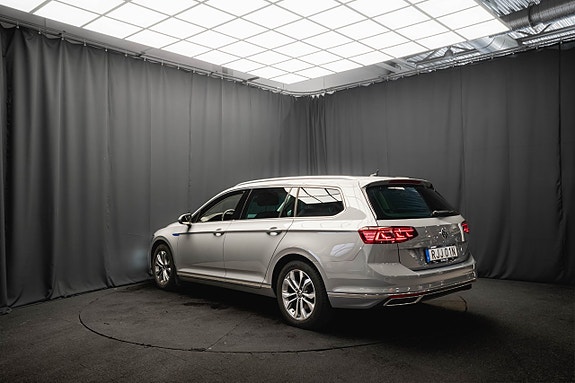 Volkswagen Passat 9 of 22