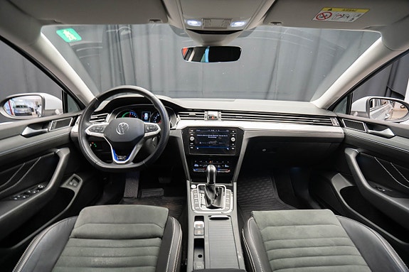 Volkswagen Passat 15 of 22
