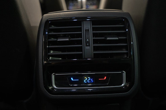 Volkswagen Passat 20 of 22