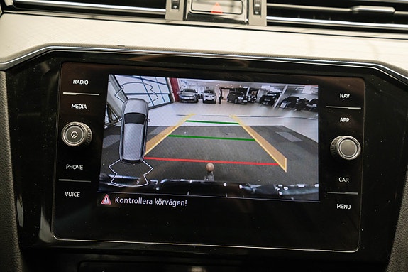 Volkswagen Passat 14 of 22