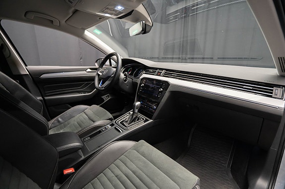 Volkswagen Passat 13 of 22