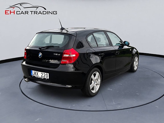BMW 118d 2 of 7